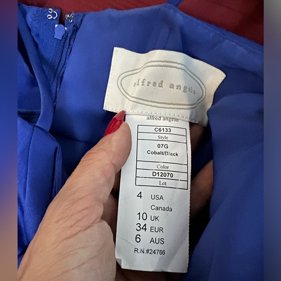 Blue floor length bridesmaid/grad dress with crinolin underneath - Picture 7 of 10